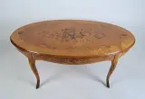 Ovale houten salontafel met bloemeninleg – kavel bij De Kringwinkel, Turnhout