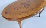 Ovale houten salontafel met bloemeninleg – foto 5 – kavel bij De Kringwinkel, Turnhout