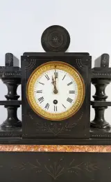 Franse Napoleon III pendule met twee tazza’s, ca. 1880 – foto 3 – kavel bij De Kringwinkel, Turnhout