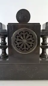 Franse Napoleon III pendule met twee tazza’s, ca. 1880 – foto 5 – kavel bij De Kringwinkel, Turnhout