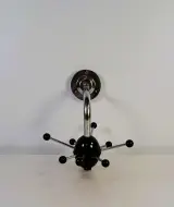 Vintage Sputnik wandkapstok met zwarte bol, ca. 1960-1970 – kavel bij De Kringwinkel, Turnhout