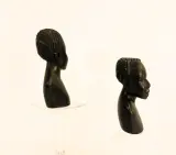 Set van 2 handgesneden Afrikaanse houten portretbustes – foto 4 – kavel bij De Kringwinkel, Turnhout