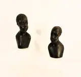 Set van 2 handgesneden Afrikaanse houten portretbustes – foto 5 – kavel bij De Kringwinkel, Turnhout