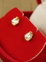 18 karaat gouden oorbellen met heldere stenen – foto 3 – kavel bij De Kringwinkel, Antwerpen