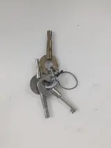 Vintage nachtwakersklok met sleutels en draagriem – foto 7 – kavel bij De Kringwinkel, Sint-Niklaas