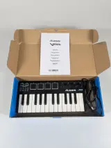 Alesis Vmini MIDI keyboard controller met kabel en handleiding – kavel bij De Kringwinkel, Sint-Niklaas