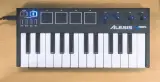 Alesis Vmini MIDI keyboard controller met kabel en handleiding – foto 3 – kavel bij De Kringwinkel, Sint-Niklaas