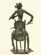Cellistenbeeld Superbrass in groenblauwe patina (28cm) – foto 5 – kavel bij De Kringwinkel, Antwerpen