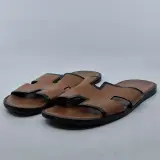 Paar slippers, Hermès, 201486Z11 – kavel bij Domeinen Roerende Zaken, Groningen