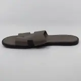 Paar slippers, maat 45, Hermès, AF7221824ZH2503 – foto 5 – kavel bij Domeinen Roerende Zaken, Groningen