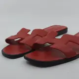 Paar slippers, maat 39 1/2, Hermès – foto 2 – kavel bij Domeinen Roerende Zaken, Groningen
