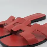 Paar slippers, maat 39 1/2, Hermès – foto 3 – kavel bij Domeinen Roerende Zaken, Groningen