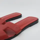 Paar slippers, maat 39 1/2, Hermès – foto 4 – kavel bij Domeinen Roerende Zaken, Groningen