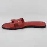 Paar slippers, maat 39 1/2, Hermès – foto 5 – kavel bij Domeinen Roerende Zaken, Groningen