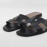 Paar slippers, maat 40, Hermès, 021056Z BL – foto 2 – kavel bij Domeinen Roerende Zaken, Groningen