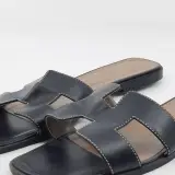 Paar slippers, maat 40, Hermès, 021056Z BL – foto 3 – kavel bij Domeinen Roerende Zaken, Groningen