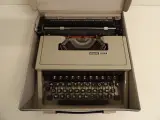 Olivetti Dora draagbare mechanische typemachine – kavel bij De Kringwinkel, Leopoldsburg