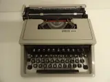 Olivetti Dora draagbare mechanische typemachine – foto 2 – kavel bij De Kringwinkel, Leopoldsburg