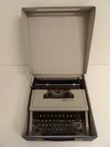 Olivetti Dora draagbare mechanische typemachine – foto 4 – kavel bij De Kringwinkel, Leopoldsburg