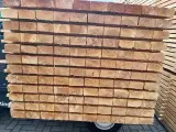 Ca. 56x Douglas Regels Fijnbezaagd, 50x75mm, lengte 400cm – foto 2 – kavel bij Onlineveilingmeester