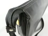 Longchamp zwarte schoudertas met goudkleurig logo – foto 6 – kavel bij De Kringwinkel, Diest
