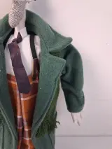 Kunstpop (art doll) gemaakt door de bekende Poolse kunstenaar Paweł Althamer en zijn vrouw Monika Szambelan – foto 4 – kavel bij De Kringwinkel, Waardamme