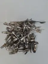Grote Partij van 100 Vintage & Antieke Vorken – Totaal 6,5 kg! – Diverse Modellen & Maten – foto 2 – kavel bij De Kringwinkel, Waardamme
