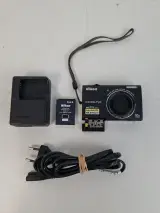 Complete Nikon Coolpix S6200 Digitale Compactcamera Set – 16.0 MP & 10x Optische Zoom – kavel bij De Kringwinkel, Waardamme
