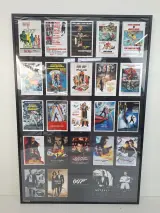 Grote Ingelijste James Bond XL Poster – 25 Officiële Filmaffiches (Van Dr. No t/m Spectre) – kavel bij De Kringwinkel, Waardamme