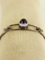 Modernistische armband in .835 zilver met paarse cabochon – kavel bij De Kringwinkel, Antwerpen