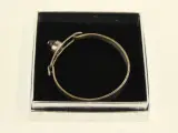 Modernistische armband in .835 zilver met paarse cabochon – foto 2 – kavel bij De Kringwinkel, Antwerpen