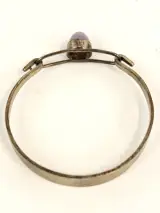Modernistische armband in .835 zilver met paarse cabochon – foto 8 – kavel bij De Kringwinkel, Antwerpen