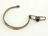 Modernistische armband in .835 zilver met paarse cabochon – foto 10 – kavel bij De Kringwinkel, Antwerpen