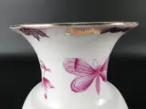 Decoratieve porseleinen vaas met bloemen en vlinder – foto 3 – kavel bij De Kringwinkel, Heverlee