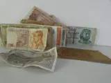 Verzameling oude buitenlandse bankbiljetten – kavel bij De Kringwinkel, Heverlee