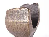 Brutalistische bronzen kandelaar – Boud Ceysens – foto 3 – kavel bij De Kringwinkel, Heverlee