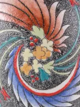 Vintage keramische vaas – handgeschilderd vlinderdecor met kleurrijke geometrische motieven – foto 4 – kavel bij De Kringwinkel, Heverlee
