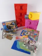 LEGO verzameling – Skatepark, Piratenvlot, Paradisa strandset & 3 grote opbergdozen – kavel bij De Kringwinkel, Heverlee