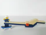 LEGO verzameling – Skatepark, Piratenvlot, Paradisa strandset & 3 grote opbergdozen – foto 9 – kavel bij De Kringwinkel, Heverlee