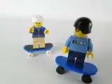 LEGO verzameling – Skatepark, Piratenvlot, Paradisa strandset & 3 grote opbergdozen – foto 10 – kavel bij De Kringwinkel, Heverlee