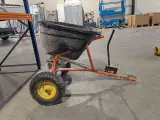Zaaier / strooier Agrifab – foto 2 – kavel bij Onlineveilingmeester, Heerenveen