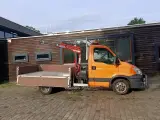 Bedrijfswagen, Iveco, Daily 35C15D met openlaadbak en laadkraan Maxilift, 2012 – kavel bij Onlineveilingmeester, Budel