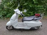 Snorscooter, Peugeot, Snorscooter, Django Heritage, lichtgrijs, 2017 – kavel bij Onlineveilingmeester, Hoogeveen