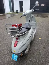Snorscooter, Peugeot, Snorscooter, Django Heritage, lichtgrijs, 2017 – foto 4 – kavel bij Onlineveilingmeester, Hoogeveen