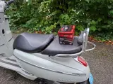 Snorscooter, Peugeot, Snorscooter, Django Heritage, lichtgrijs, 2017 – foto 5 – kavel bij Onlineveilingmeester, Hoogeveen