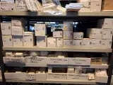 Partij installatiemateriaal o.a. Busch-Duro, Gira, Grohe, Geberit, etc – foto 12 – kavel bij Onlineveilingmeester, Hoogeveen