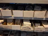 Partij installatiemateriaal o.a. Busch-Duro, Gira, Grohe, Geberit, etc – foto 19 – kavel bij Onlineveilingmeester, Hoogeveen