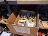 Partij installatiemateriaal o.a. Busch-Duro, Gira, Grohe, Geberit, etc – foto 24 – kavel bij Onlineveilingmeester, Hoogeveen