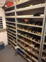 Partij installatiemateriaal in 2x magazijnkast – kavel bij Onlineveilingmeester, Hoogeveen