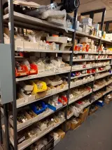 Partij installatiemateriaal in 2mtr stelling – kavel bij Onlineveilingmeester, Hoogeveen